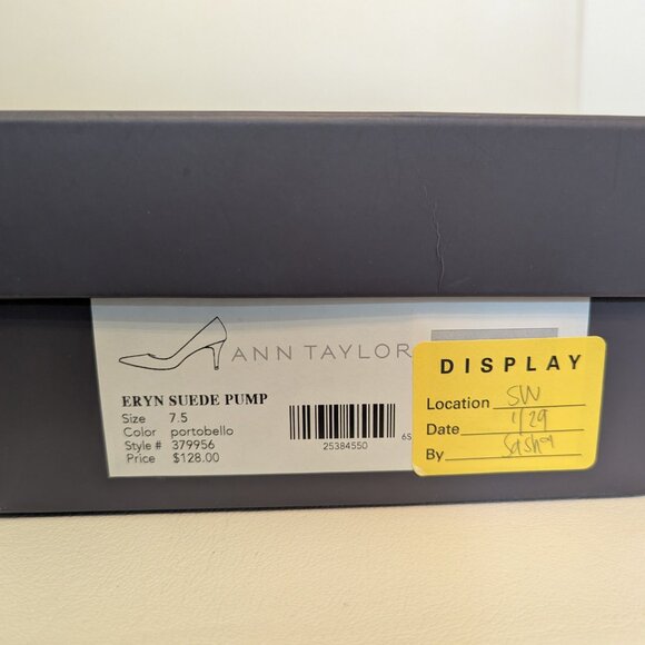 NEW Ann Taylor gray suede pumps, size 7.5 - Picture 2 of 5